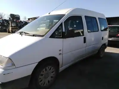 Veículo de Sucata peugeot expert kombi 2.0 hdi (dw10bted) do ano 2001 alimentado rhz