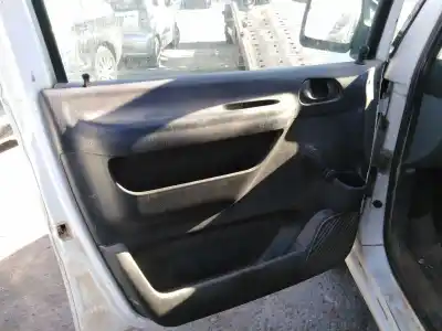 Veículo de Sucata peugeot expert kombi 2.0 hdi (dw10bted) do ano 2001 alimentado rhz