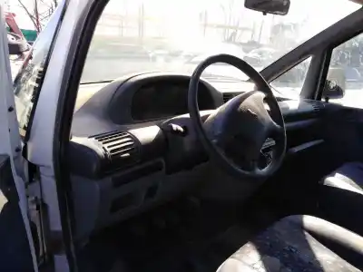 Veículo de Sucata peugeot expert kombi 2.0 hdi (dw10bted) do ano 2001 alimentado rhz