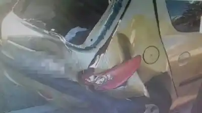 Veículo de Sucata peugeot 206 berlina look do ano 2004 alimentado 8hx