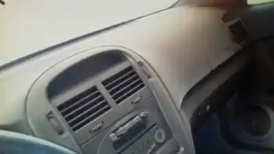 Veículo de Sucata kia cerato 2.0 ex crdi familiar do ano 2005 alimentado d4ea