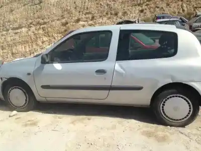 Здавання транспортного засобу RENAULT CLIO II FASE II (B/CB0) Authentique року 2002 потужний K9K704