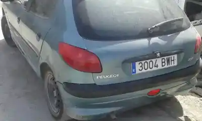 Véhicule à la ferraille peugeot                                            206 berlina                                                                                                                                                                                                                                                x-line                                                                                                                                                                                                                                                     de l'année 2002 alimenté kfw