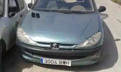 Veículo de Sucata peugeot 206 berlina x-line do ano 2002 alimentado kfw