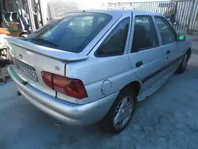 Veicolo di demolizione ford                                               escort berl./turnier                                                                                                                                                                                                                                       clx berlina                                                                                                                                                                                                                                                dell'anno 1999 alimentato rfs