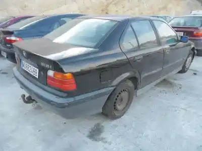 Veículo de Sucata bmw serie 3 berlina (e36) 318i do ano 1993 alimentado 184e1