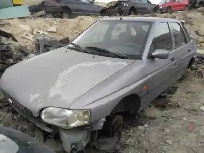 Veicolo di demolizione FORD                                               ESCORT BERL./TURNIER                                                                                                                                                                                                                                       Ghia Berlina                                                                                                                                                                                                                                               dell'anno 1998 alimentato RVA
