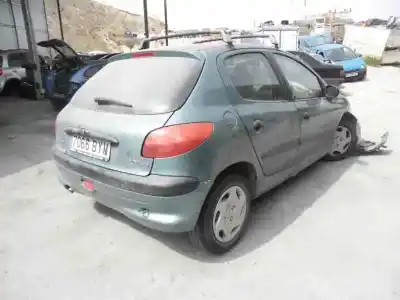 Veicolo di demolizione peugeot                                            206 berlina                                                                                                                                                                                                                                                xn                                                                                                                                                                                                                                                         dell'anno 2002 alimentato 8hx