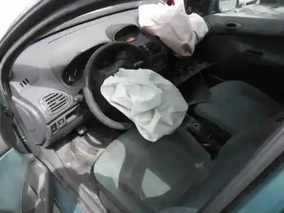 Veículo de Sucata peugeot 206 berlina xn do ano 2002 alimentado 8hx