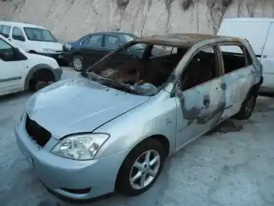 Veículo de Sucata toyota corolla (e12) 2.0 d-4d linea terra berlina do ano 2004 alimentado 1cdftv