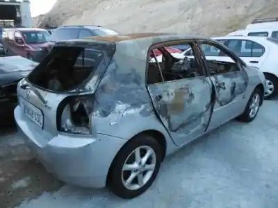 Veículo de Sucata toyota corolla (e12) 2.0 d-4d linea terra berlina do ano 2004 alimentado 1cdftv