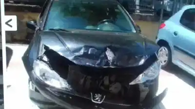 Veículo de Sucata peugeot 206 berlina look do ano 2005 alimentado 8hz