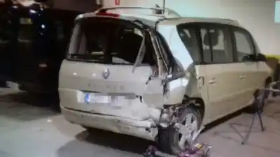 Здавання транспортного засобу RENAULT ESPACE IV (JK0) Grand Espace Initiale року 2005 потужний P9X701