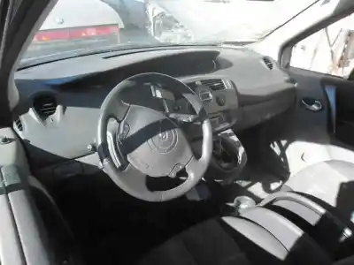 Veículo de Sucata renault scenic ii confort expression do ano 2005 alimentado f9q 812