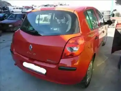 Sloopvoertuig renault clio iii emotion van het jaar 2006 aangedreven k9k766