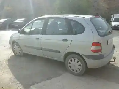 Veicolo di demolizione renault   dell'anno 2003 alimentato 