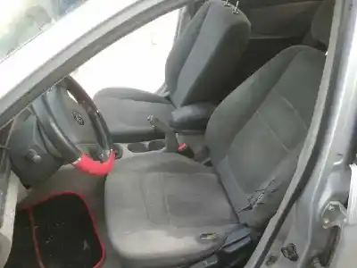 Veículo de Sucata kia cerato 2.0 ex crdi familiar do ano 2004 alimentado d4ea