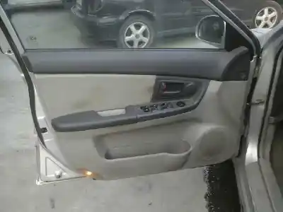 Veículo de Sucata kia cerato 2.0 ex crdi familiar do ano 2004 alimentado d4ea