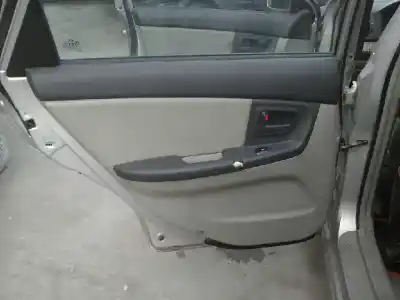 Veículo de Sucata kia cerato 2.0 ex crdi familiar do ano 2004 alimentado d4ea