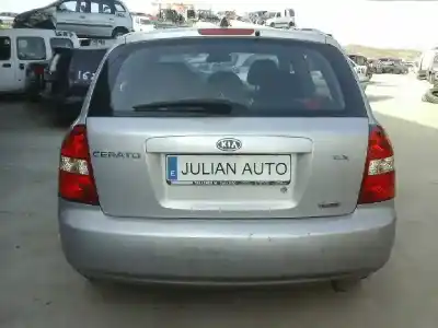 Veículo de Sucata kia cerato 2.0 ex crdi familiar do ano 2004 alimentado d4ea