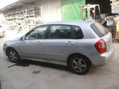 Veículo de Sucata kia cerato 2.0 ex crdi familiar do ano 2004 alimentado d4ea