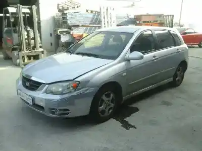 Veículo de Sucata kia cerato 2.0 ex crdi familiar do ano 2004 alimentado d4ea