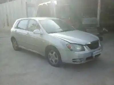 Veículo de Sucata kia cerato 2.0 ex crdi familiar do ano 2004 alimentado d4ea