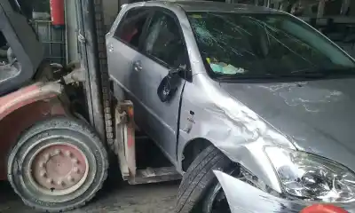 Veículo de Sucata toyota corolla (e12) 2.0 d-4d linea luna berlina do ano 2004 alimentado 1cdftv