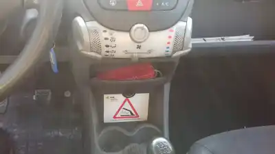 Veículo de Sucata peugeot 107 urban move do ano 2010 alimentado 8ht