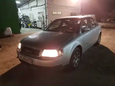 Veículo de Sucata audi a4 berlina (8e) 1.9 tdi do ano 2004 alimentado awx