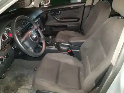 Veículo de Sucata audi a4 berlina (8e) 1.9 tdi do ano 2004 alimentado awx