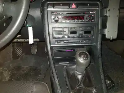 Veículo de Sucata audi a4 berlina (8e) 1.9 tdi do ano 2004 alimentado awx