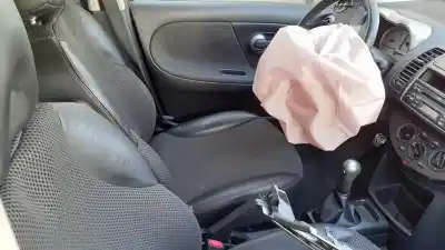 Veicolo di demolizione nissan note (e11e) acenta dell'anno 2007 alimentato 