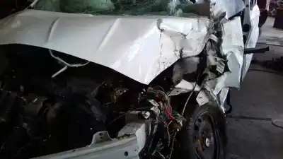 Veículo de Sucata ford transit courier combi ambiente do ano 2018 alimentado xvcc