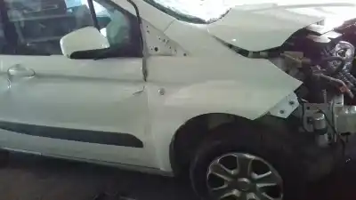 Veículo de Sucata ford transit courier combi ambiente do ano 2018 alimentado xvcc