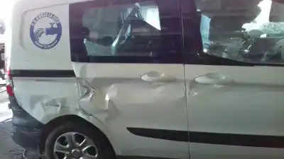 Veículo de Sucata ford transit courier combi ambiente do ano 2018 alimentado xvcc