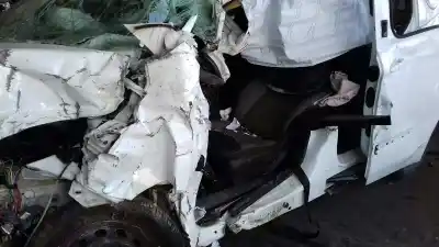 Veículo de Sucata ford transit courier combi ambiente do ano 2018 alimentado xvcc