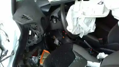 Veículo de Sucata ford transit courier combi ambiente do ano 2018 alimentado xvcc