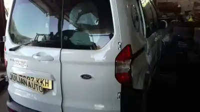 Veículo de Sucata ford transit courier combi ambiente do ano 2018 alimentado xvcc