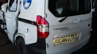 Veículo de Sucata ford transit courier combi ambiente do ano 2018 alimentado xvcc