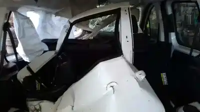 Veículo de Sucata ford transit courier combi ambiente do ano 2018 alimentado xvcc