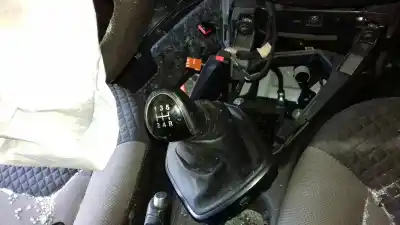 Veículo de Sucata ford transit courier combi ambiente do ano 2018 alimentado xvcc