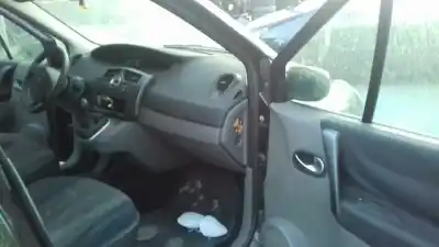 Veículo de Sucata renault scenic ii confort expression do ano 2005 alimentado 