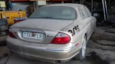 Vehicul casat jaguar s-type 3.0 v6 24v cat al anului 2000 alimentat 