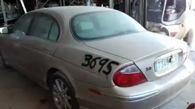 Vehicul casat jaguar s-type 3.0 v6 24v cat al anului 2000 alimentat 