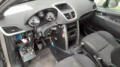 Veículo de Sucata peugeot 207 confort do ano 2008 alimentado 8fs