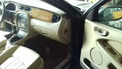 Scrapping Vehicle jaguar x-type 2.2 d classic of the year 2006 powered bg