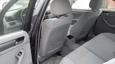 Sloopvoertuig bmw serie 3 berlina (e46) 320i van het jaar 2000 aangedreven 226s1