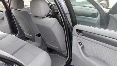 Sloopvoertuig bmw serie 3 berlina (e46) 320i van het jaar 2000 aangedreven 226s1