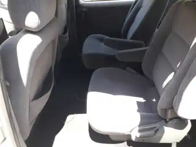 Sloopvoertuig kia carnival ii 2.9 crdi cat van het jaar 2003 aangedreven j3